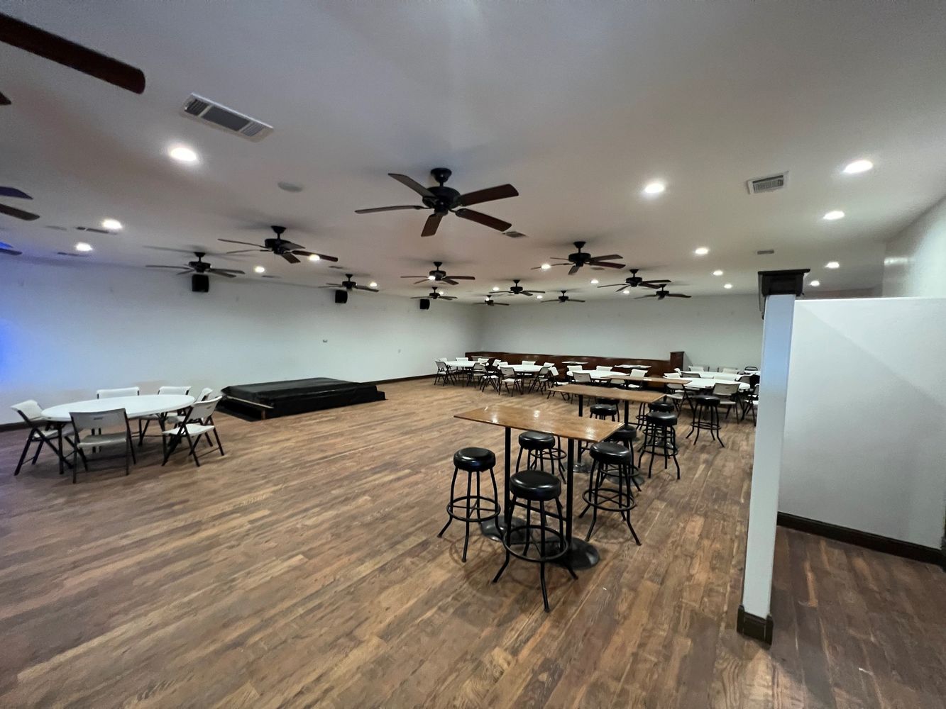Turn Key Bar & Apartment in Riverdale, CA: 5020 19 1/2 Ave, Riverdale, CA 93656